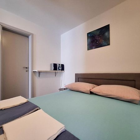 Apartments Frutis ヤドラニヴォ エクステリア 写真