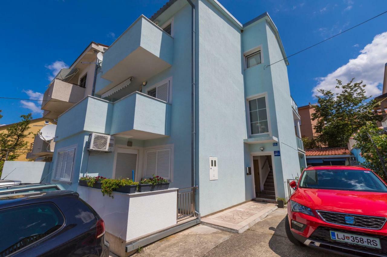 Apartments Frutis ヤドラニヴォ エクステリア 写真